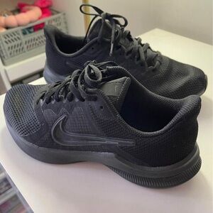 SALE!!$ NIKE size 7 women’s